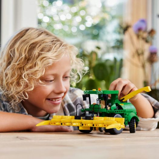 Приобрести с выгодой Конструктор LEGO Technic Кормоуборочный комбайн John Deere 9700 (42168) по Украине