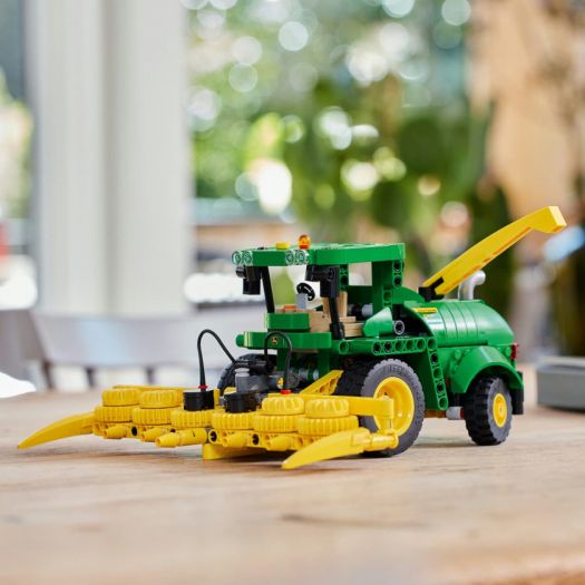 Заказать с доставкой  Конструктор LEGO Technic Кормоуборочный комбайн John Deere 9700 (42168)  в более чем 30 городах Украины