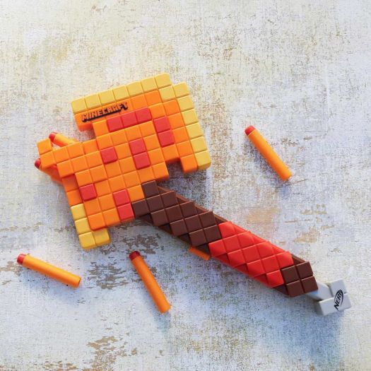 Придбати з вигодою Бластер-сокира Nerf Minecraft Firebrand (F8953)  в більш ніж 30 містах України