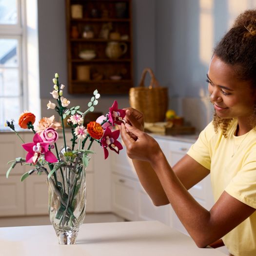 Заказать с доставкой  Конструктор LEGO Botanicals Милый розовый букет цветов (10342) по Украине