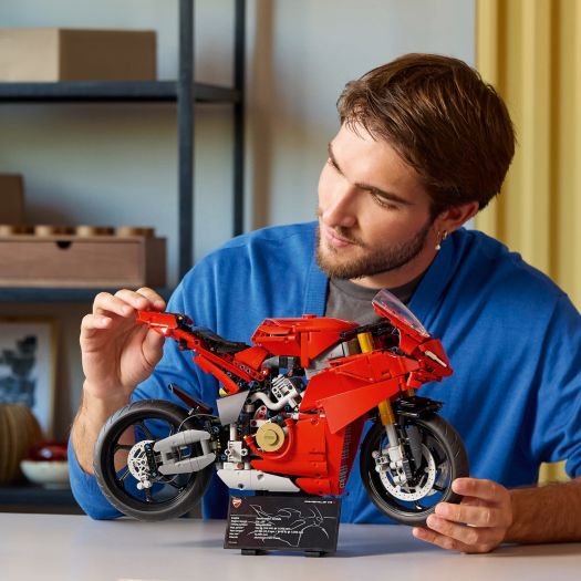 Приобрести с выгодой Конструктор LEGO Technic Мотоцикл Ducati Panigale V4 S (42202) по Украине