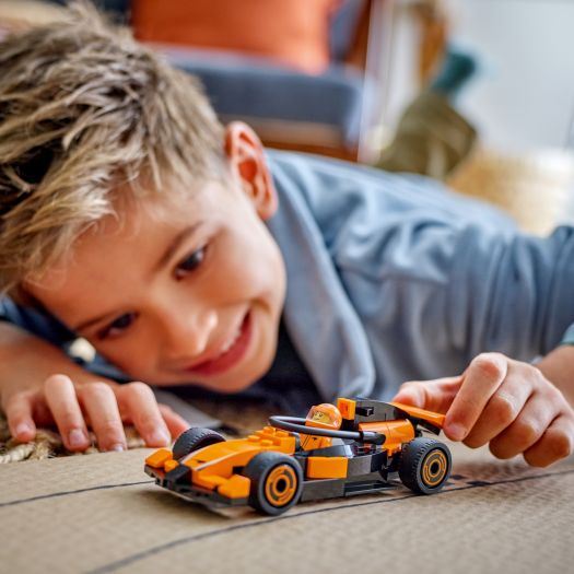 Купити  Конструктор LEGO City Пілот F1® з автомобілем для перегонів команди McLaren (60442)  в більш ніж 30 містах України