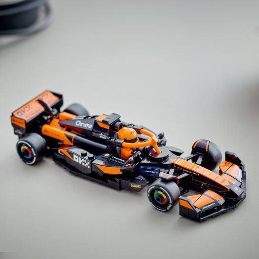 Придбати з вигодою Конструктор LEGO Speed Champions Автомобіль для перегонів McLaren F1 (77251)  в більш ніж 30 містах України